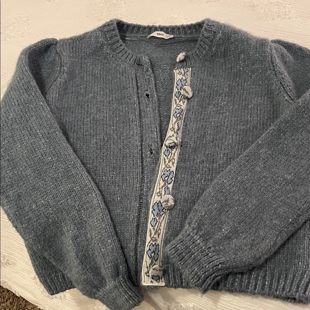 New never worn Mango MNG XL cardigan sweater. Blue w floral trim & floral button